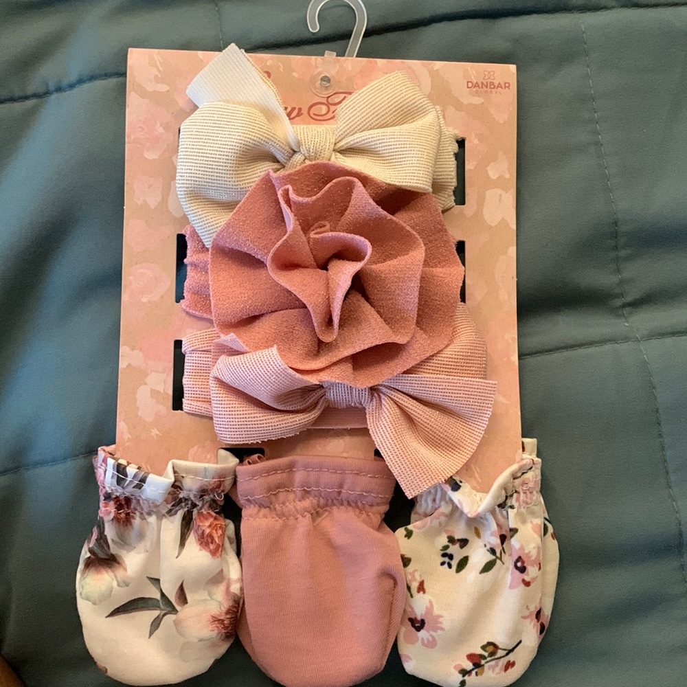 BABY GIRL HEADBAND & MITTENS